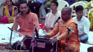 Muktidata Prabhu Singing Hare Krishna Maha Mantra at Namotsava Kirtan Festival 2016