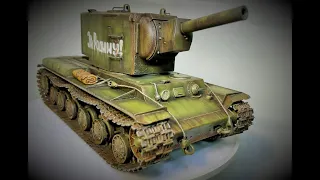 KV - 2 1/35 A Russian heavy tank from the Second World War , from ZVEZDA
