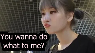 Momo gets heimliched by Jeongyeon😳