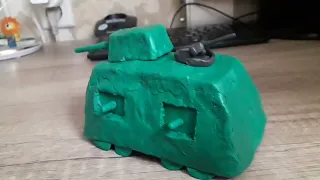 Я сделал бронепоезд из пластилина.