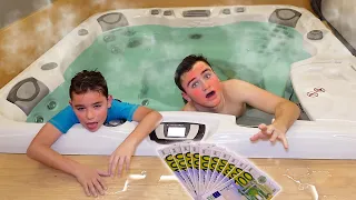 LE DERNIER QUI SORT DU JACUZZI GAGNE 1000€ ! (Last To Leave Hot Tub Challenge)