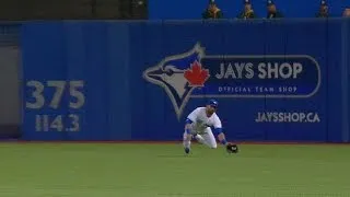 OAK@TOR: Bautista charges and dives to make the grab