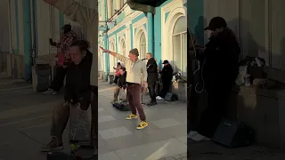 Танцор Майкл, Арсений и Сева. Уличные музыканты Питера.