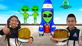 Emma and Lyndon Play Travel to Space and Alien Planet in their Spaceship Rocket Toy