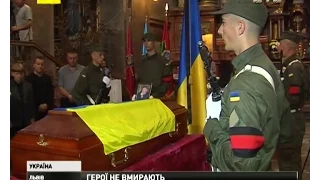 Сьогодні на Личаківському цвинтарі - поховали волонтера Володимира Боднара