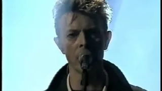 David Bowie - The Man Who Sold The World - Live MTV Paris 1995 [HD]