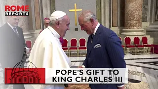 #PopeFrancis gifts relic of True Cross to #KingCharles III