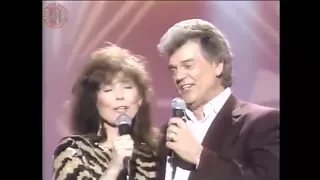 Loretta Lynn And Conway Twitty - I Can't Help It(If I'm Still In Love With You)