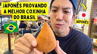 Japonês provando a melhor coxinha do Brasil