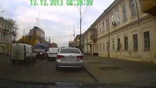 Авария на Тираспольской угол Дегтярная (Одесса) 12.12.2013