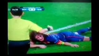 Carles Puyol getting injured