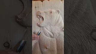 Ревущий медведь Резное панно своими руками Резьба по дереву Wood carving #shorts