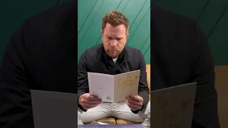Jimmy gifts Ewan McGregor his very own “lightsaber ”
