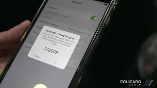 How do you connect a phone to a Porsche Macan using Bluetooth?