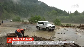 Страшна негода: в Україні від сильних злив потерпають цілі райони в декількох областях