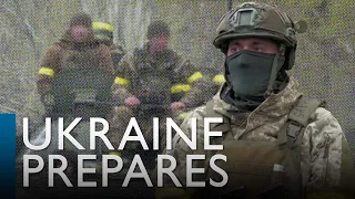 Ukrainian servicemen in Bakhmut wrap up preparations for counter offensive