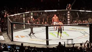 ufc 229(ferguson vs pettis round 2/ pettis hurts ferguson/