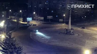 В Никополе автомобиль выехал на кольцо около городского совета