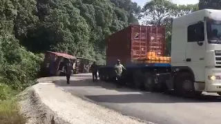 Africa genius truck drivers lift a truck-unbeleavable
