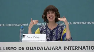 Irene Vallejo en la presentación del libro EL INFINITO EN UN JUNCO en Fil Gdl. 2022