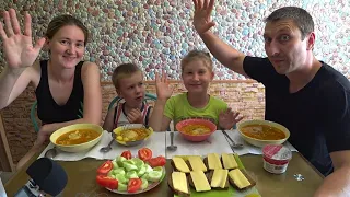 СЕМЕЙНЫЙ МУКБАНГ РАССОЛЬНИК НА ОБЕД | FAMILY MUKBANG RASSOLNIK SOUP FOR LUNCH RUSSIAN FOOD #mukbang