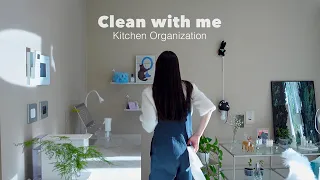 Clean with me. Kitchen Cleaning, Kitchen Organization, Cleaning Items, Living alone vlog.