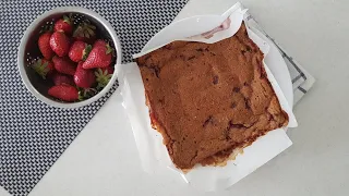 healthy strawberry cake | no sugar & no white flour | کیک رژیمی توت فرنگی بدون شکر و روغن و آرد سفید