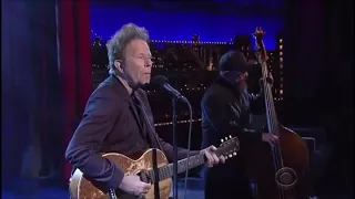 Tom Waits - "Take One Last Look" (Live On David Letterman, 2015)