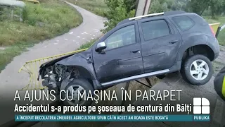 Un şofer a ajuns cu mașina în parapetul de pe marginea şoselei de centură a municipiului Bălți