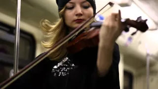 Скрипачка исполняет "Прекрасное далёко" в метро. Кунцевская.