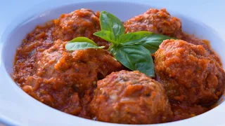 How To Make Juicy Meatballs in Pasta Sauce