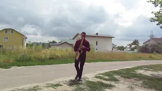 Lara Fabian - Je t'aime. Outdoor walking with #saxophone. #Саксофоніст Андрій Романенко #COVER 🎷