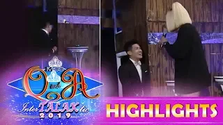 It's Showtime Miss Q and A: Vice catches Kuya Escort Ion talking to someone else