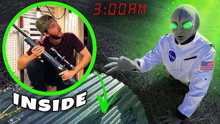 Surviving OVERNIGHT in Hidden Apocalypse Survival Bunker! *ALIENS VS BUNKER*