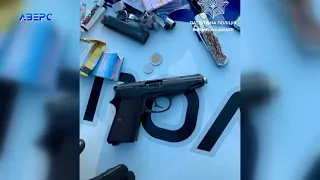 У Луцьку в автомобілі знайшли пістолет та наркотики