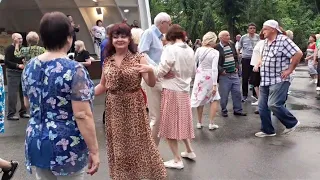 ВСЁ МОЁ ТВОЁ, СВЯЗАНО С ЛЮБОВЬЮ!💃🕺💗/ТАНЦЫ В ПАРКЕ ГОРЬКОГО ХАРЬКОВ ИЮНЬ 2021