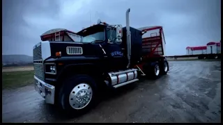 Let it Rain! 1986 Ford LTL 9000 - Luke Combs