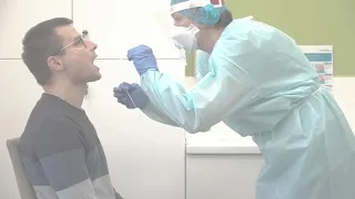 [SKN Reumatologii]Instrukcja pobierania wymazu z nosa i gardła. Badanie w kierunku infekcji COVID-19
