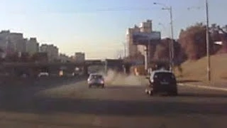 Второй за год взрывается колесо фуры | Truck wheel explode