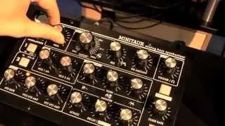 Аналоговый синтезатор Moog Minitaur