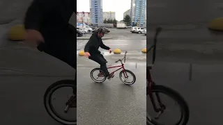 Парковка на веле по АВТОРИТЕТНОМУ ,необычный трюк на BMX