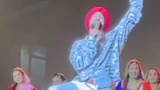 HASS HASS LIVE VERSION | DILJIT DOSANJH PERFORMING AT MUMBAI CONCERT