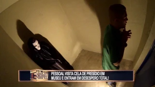 Vai visitar museu e acaba preso em filme de terror