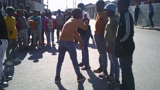 Street Dance ( Khayelitsha ) (ABAFANA BO NDANTSO VS NAZO DANCE CREW)