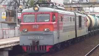 Электровоз ВЛ10-1501 с грузовым поездом, станция Железнодорожная