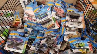 Fresh Hot Wheels case Alert! Hunting for Hot Wheels, Lidl in Belgium! Diecast Hunting in Europe!