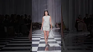 Kendall vs Yasmin #fashion #model #runway #kendalljenner #ytshorts