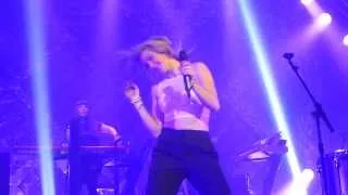 Ellie Goulding - Anything could happen - LIVE PARIS 2014