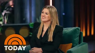 Kelly Clarkson says she isn’t dating: ‘It’s so awkward’