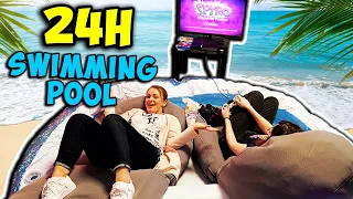 24H IM SWIMMING-POOL VERBRINGEN! Mit Playstation, Monopoly, Süßigkeiten! Sommer Challenge